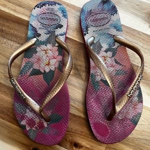 Girls’ floral Havaianas size 6‎